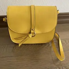 イエロー フラップ式ショルダーバッグ
