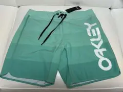 オークリー　Oakley　サーフパンツ　水着 32インチ　グリーン　緑　新品