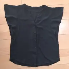 GU　Sサイズ　半袖　カットソー　ブラウス　ブラック　Vネック