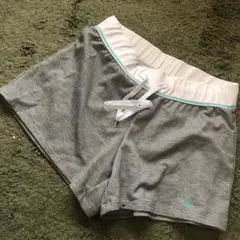 グレーショートパンツ ドローストリング付き
