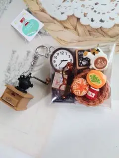 ガチャ詰めポーチ　カフェ　喫茶店　キーホルダー　　　　クリアポーチ　猫
