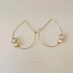 ラインストーン付きピアス