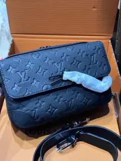 Louis Vuitton ブラックショルダーバッグ