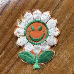 【70sビンテージ】Smileフラワー刺繍ワッペン 希少スマイリー花