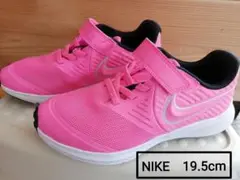 目を引くピンクが可愛い♪NIKEスニーカー19.5cm