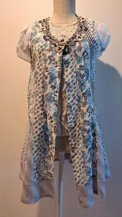 ブティックRossaの花柄ストライプベスト