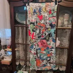 怪獣柄のカラフルなプリーツタイトスカート