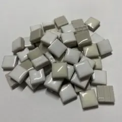 モザイクタイル 白系3色 約770個