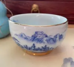 青い山の風景 磁器茶碗 金縁