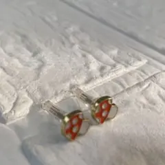 ピアス キノコ