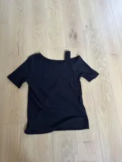 GU 黒 リブ編み 片方肩出し Tシャツ