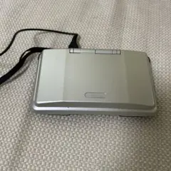 ニンテンドーDS シルバー 本体　充電器、タッチペン付き