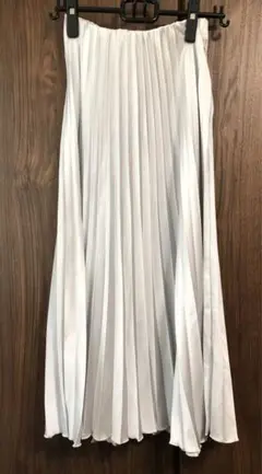 ホワイト プリーツロングスカート Zara