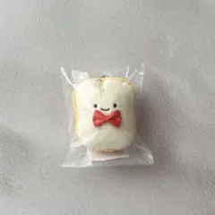 にっこりーノ　玉入れポン　食パン　パンのぬいぐるみ（おめかし仕様) 景品