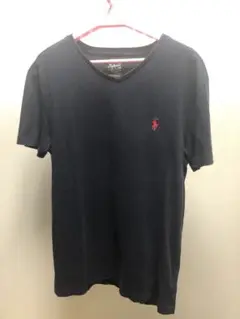 ポロ刺繍入りブラックVネックTシャツ