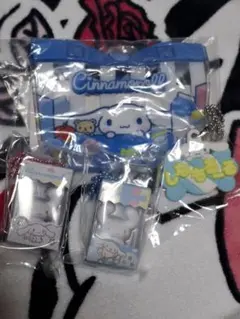 シナモロールキーホルダー＆プールバック(ミニ)ガチャガチャ