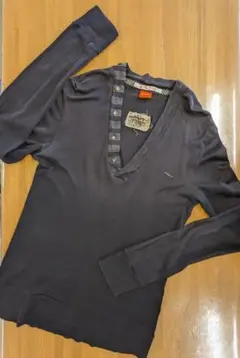 HUGO BOSS 深Vネック 長袖カットソー　薄手　U0530