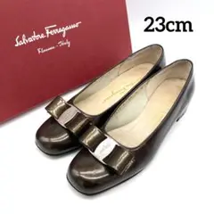 ✨定番✨ Ferragamo 23cm パテントレザー ヴァラリボン オリーブ