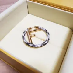 FENDI フェンディ ピアス 片耳 リング フープ Fモチーフ パイソン 蛇柄
