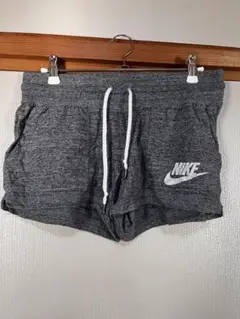 【美品】ナイキ　レディース　Mサイズ ショートパンツ