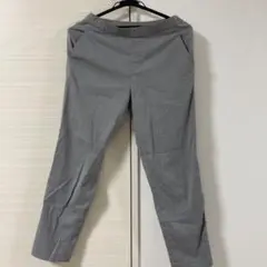 ユニクロ　アンクルパンツストレートパンツ　グレー　ウエストゴム　仕事服フォーマル