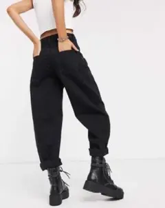Bershka 黒　ハイウエスト ワイドレッグパンツ