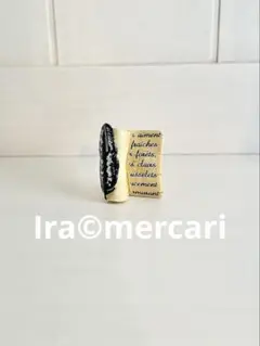 フランス詩が書かれた羊皮紙と羽ペン　フェーブ　フェーヴ　ミニチュア　フランス