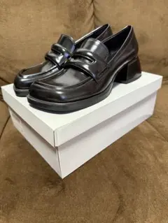Charles&Keith アシンメトリックペニーローファーミュール