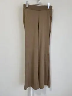 オフアカインド　スリット入りニットパンツ　ベージュ　フリーサイズ