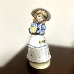 陶器の女の子のオルゴール