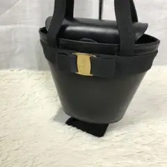 美品✨ フェラガモ ハンドバッグ バケツ型 ヴァラリボン