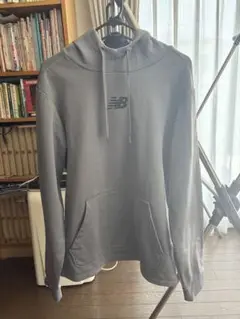 New Balance グレー パーカー