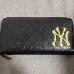 NYロゴ エンボス加工 長財布 ブラック