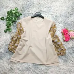 【ステラシフォン】ベージュ フリルスリーブ トップス (36) ジャガード袖 S