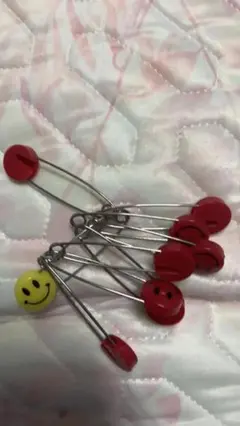赤いスマイリーフェイス安全ピンセット