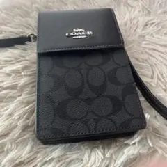 COACH ブラック スマホショルダーバッグ