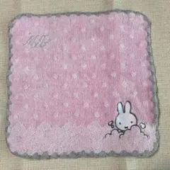 ウサギイラスト ピンクハンカチ