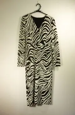 値下げ品☆【定17万】ESCADA エスカーダ ワンピース ゼブラ柄 白×黒