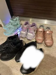 New Balance、アナ雪、スケッチャーズ、Nikeスニーカー
