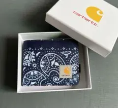 carhartt バンダナ柄 二つ折り財布