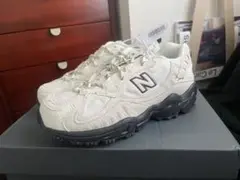 New Balance 703シリーズ ホワイト