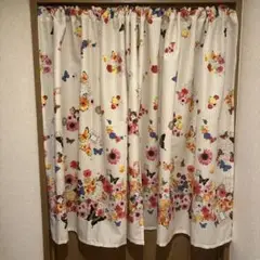 カフェカーテン（ロング）猫と蝶と花畑　 ハンドメイド　2枚1組