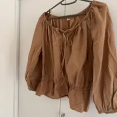 UNIQLO ブラウン オフショルダー ブラウス