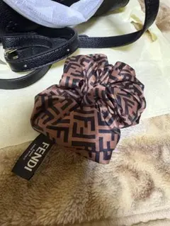 FENDI ロゴプリント シュシュ