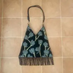 little seeds... リトルシーズ　トライアングルトート ホワイト ◽️rhombus fringe bag 菱形になる長方形バッグ 使い方、荷物の