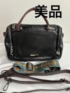 【美品】黒い合成皮革ショルダーバッグ
