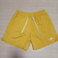 Nike イエロー ショートパンツ