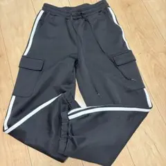 黒いサイドストライプボトムス 140サイズ
