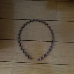 写真ではわかりにくいのですが、茶色のような、紫のような色です