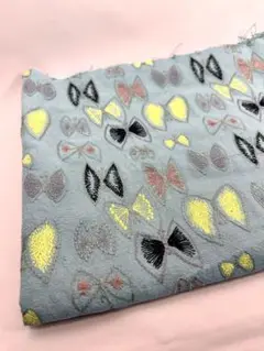 刺繍生地.中厚リネン.幅135cm×50cm.水色地、蝶々